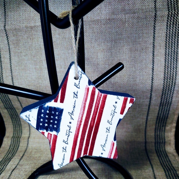 HANDCRAFTED PATRIOTIC ORNAMENT/TIERED TRAY DECOR/4TH OF JULY/AMERICANA DECOR - Picture 1 of 3